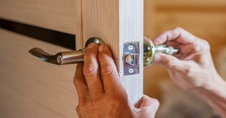 Установка и замена дверной ручки в Переславле-Залесском от 280 руб. – Мастер24, монтаж фурнитуры, недорого